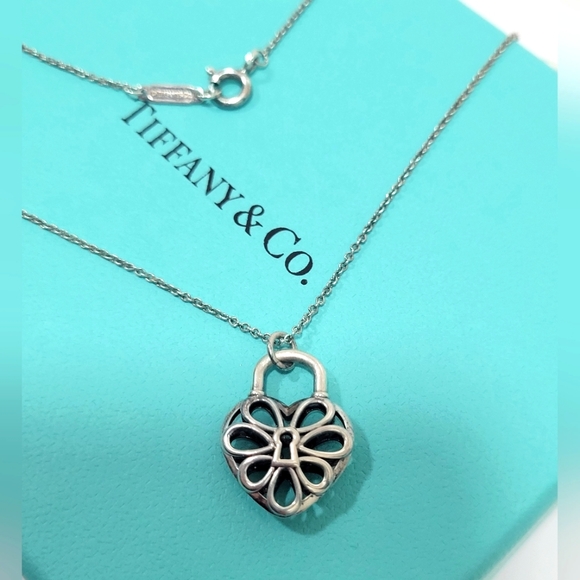 Tiffany &Co Filigree Heart Flower Padlock Pendant/necklace 16" - Picture 13 of 16